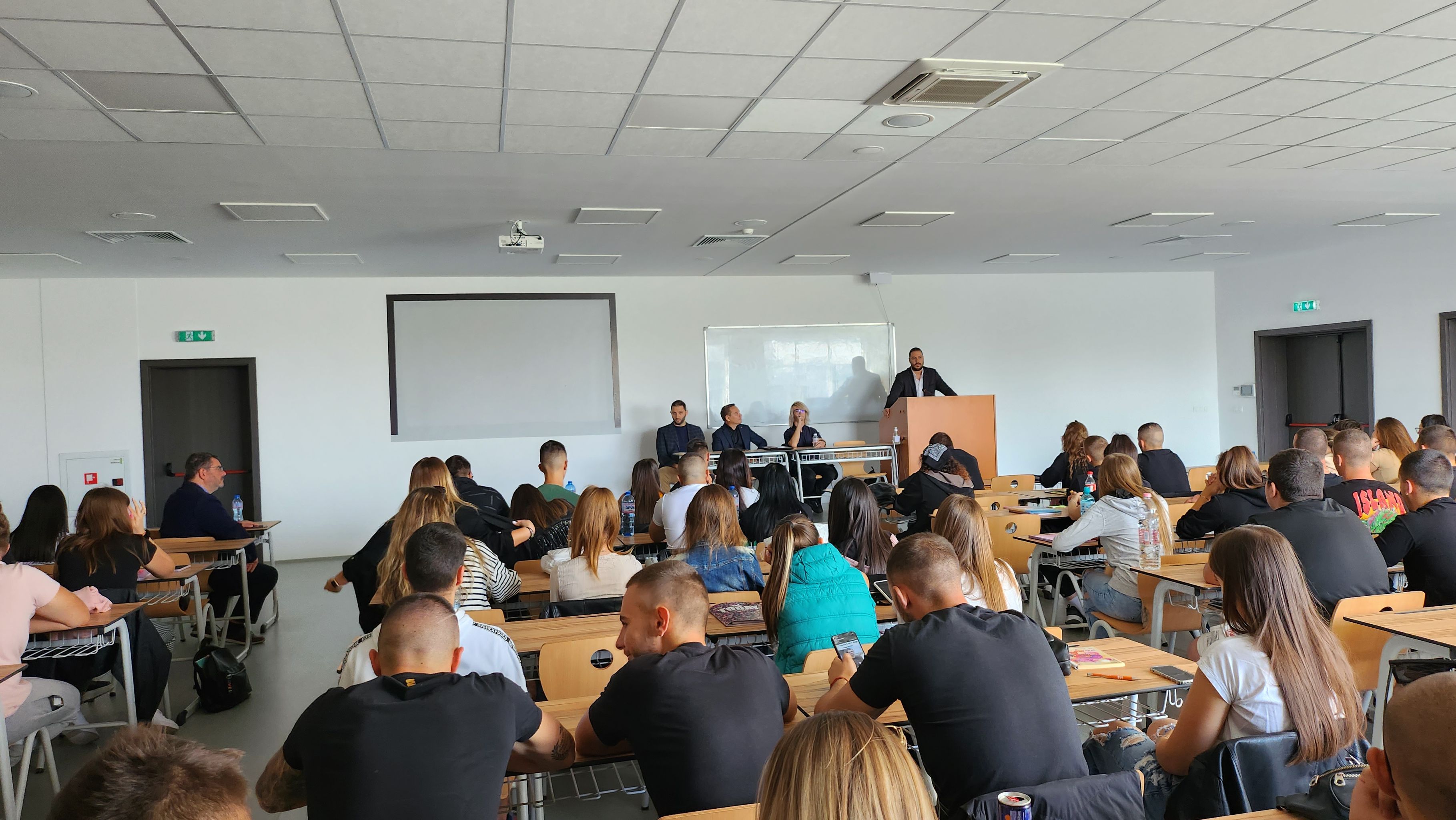 UNWE expanded its partnership with the innovative startup platform JOBee